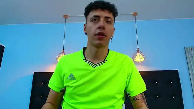 Snapshot of Lobo_17_ chatting on January 12, 2025, 4:10 am Lobo 17 online show from January 12, 2025, 4:10 am