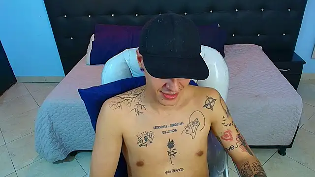 Snapshot of Lobo_17_ chatting on January 12, 2025, 7:11 am Lobo 17 online show from January 12, 2025, 7:11 am