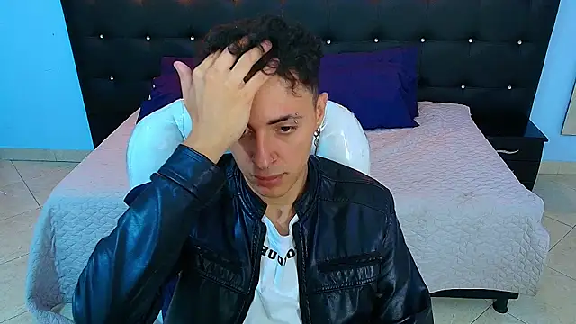 Snapshot of Lobo_17_ chatting on January 14, 2025, 4:04 am Lobo 17 online show from January 14, 2025, 4:04 am