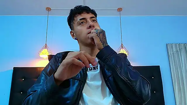 Snapshot of Lobo_17_ chatting on January 14, 2025, 7:59 am Lobo 17 online show from January 14, 2025, 7:59 am