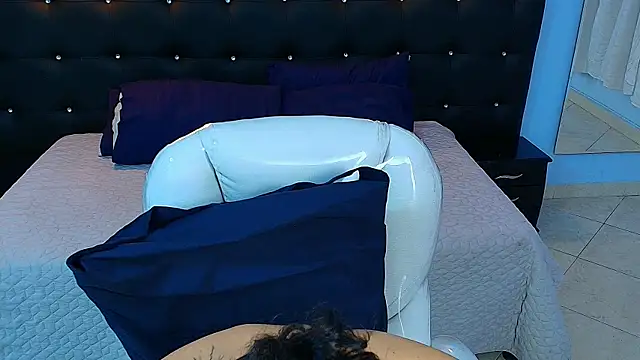 Snapshot of Lobo_17_ chatting on January 18, 2025, 3:42 am Lobo 17 online show from January 18, 2025, 3:42 am