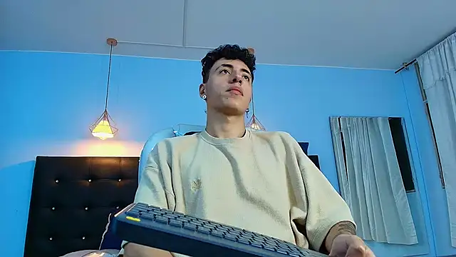 Snapshot of Lobo_17_ chatting on January 21, 2025, 6:54 am Lobo 17 online show from January 21, 2025, 6:54 am