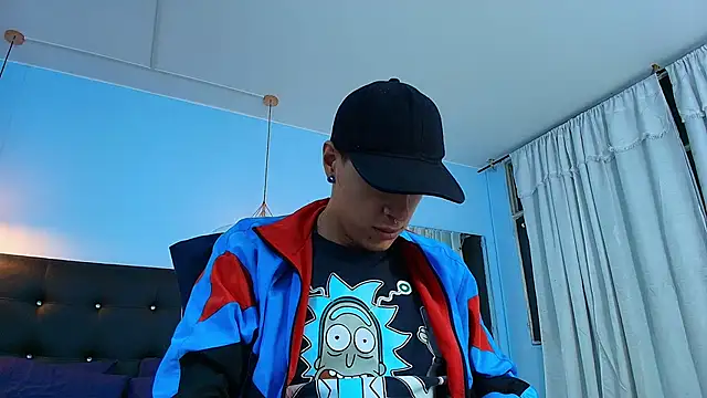 Snapshot of Lobo_17_ chatting on January 24, 2025, 4:05 am Lobo 17 online show from January 24, 2025, 4:05 am