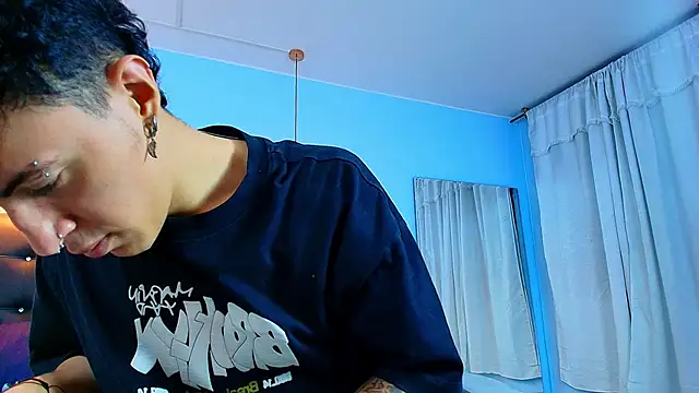 Snapshot of Lobo_17_ chatting on January 29, 2025, 8:08 am Lobo 17 online show from January 29, 2025, 8:08 am