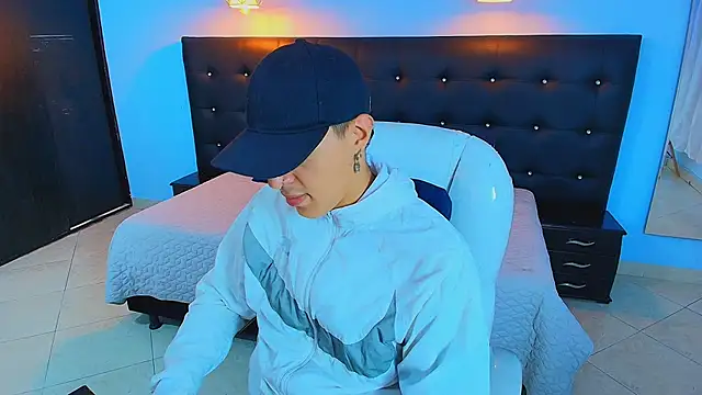 Snapshot of Lobo_17_ chatting on February 4, 2025, 4:26 am Lobo 17 online show from February 4, 2025, 4:26 am