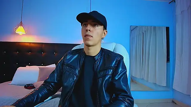 Snapshot of Lobo_17_ chatting on February 5, 2025, 7:18 am Lobo 17 online show from February 5, 2025, 7:18 am