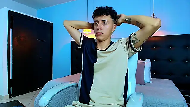 Snapshot of Lobo_17_ chatting on February 11, 2025, 7:44 am Lobo 17 online show from February 11, 2025, 7:44 am