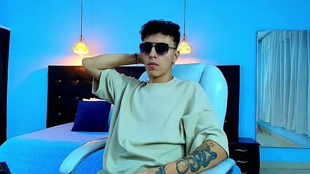 Snapshot of Lobo_17_ chatting on February 15, 2025, 7:49 am Lobo 17 online show from February 15, 2025, 7:49 am