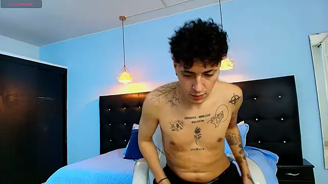 Snapshot of Lobo_17_ chatting on February 18, 2025, 10:38 am Lobo 17 online show from February 18, 2025, 10:38 am