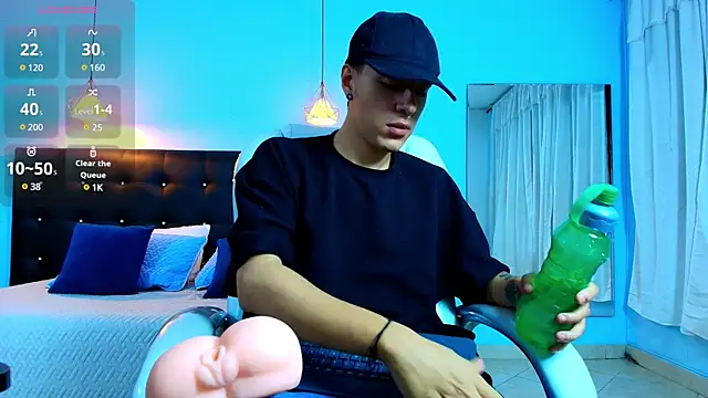 Snapshot of Lobo_17_ chatting on February 22, 2025, 3:34 am Lobo 17 online show from February 22, 2025, 3:34 am