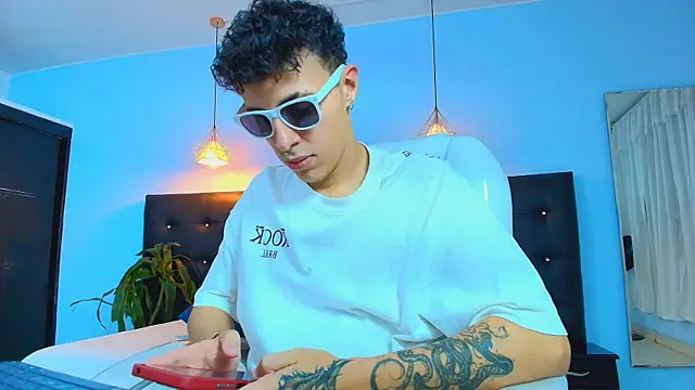 Snapshot of Lobo_17_ chatting on March 4, 2025, 4:06 am Lobo 17 online show from March 4, 2025, 4:06 am