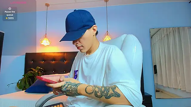 Snapshot of Lobo_17_ chatting on March 8, 2025, 4:12 am Lobo 17 online show from March 8, 2025, 4:12 am