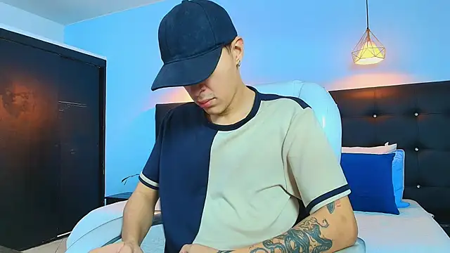 Snapshot of Lobo_17_ chatting on March 11, 2025, 4:21 am Lobo 17 online show from March 11, 2025, 4:21 am