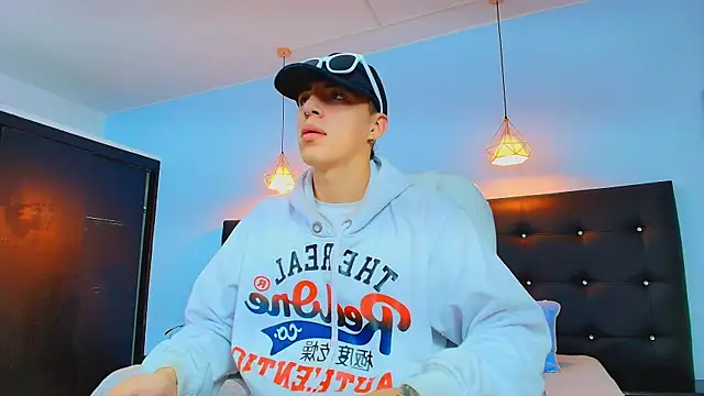 Snapshot of Lobo_17_ chatting on March 12, 2025, 3:46 am Lobo 17 online show from March 12, 2025, 3:46 am