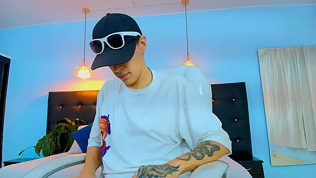 Snapshot of Lobo_17_ chatting on March 15, 2025, 10:11 pm Lobo 17 online show from March 15, 2025, 10:11 pm