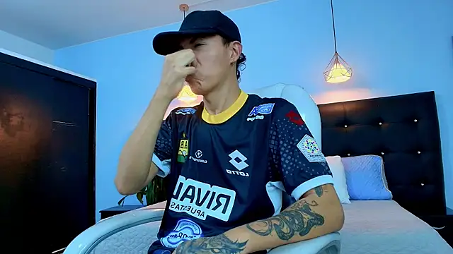 Snapshot of Lobo_17_ chatting on March 19, 2025, 3:52 am Lobo 17 online show from March 19, 2025, 3:52 am