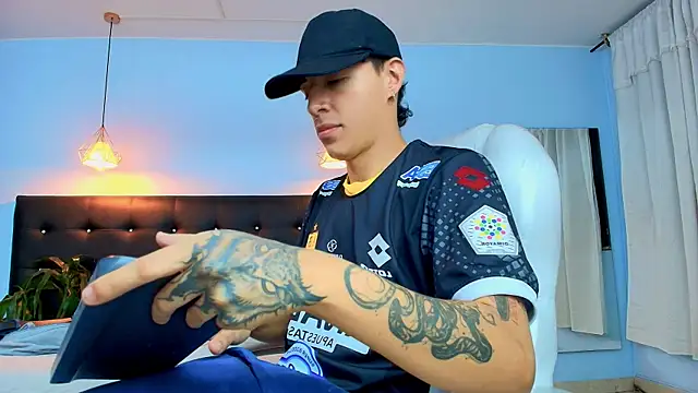 Snapshot of Lobo_17_ chatting on March 19, 2025, 6:57 am Lobo 17 online show from March 19, 2025, 6:57 am