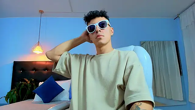 Snapshot of Lobo_17_ chatting on March 23, 2025, 8:04 am Lobo 17 online show from March 23, 2025, 8:04 am