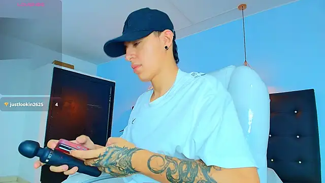 Snapshot of Lobo_17_ chatting on September 30, 2025, 3:44 am Lobo 17 online show from September 30, 2025, 3:44 am