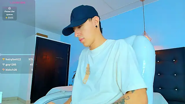 Snapshot of Lobo_17_ chatting on October 2, 2025, 3:46 am Lobo 17 online show from October 2, 2025, 3:46 am