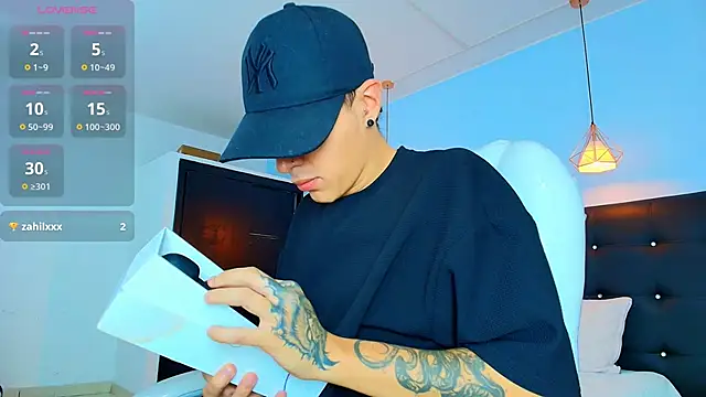 Snapshot of Lobo_17_ chatting on October 3, 2025, 3:25 am Lobo 17 online show from October 3, 2025, 3:25 am