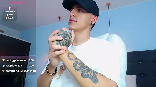 Snapshot of Lobo_17_ chatting on October 12, 2025, 3:49 am Lobo 17 online show from October 12, 2025, 3:49 am