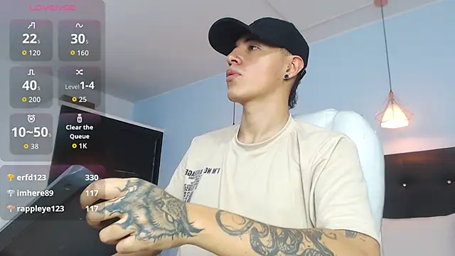 Snapshot of Lobo_17_ chatting on October 14, 2025, 3:40 am Lobo 17 online show from October 14, 2025, 3:40 am