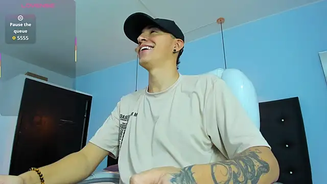 Snapshot of Lobo_17_ chatting on October 21, 2025, 3:51 am Lobo 17 online show from October 21, 2025, 3:51 am