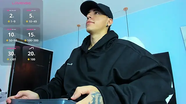 Snapshot of Lobo_17_ chatting on October 22, 2025, 3:51 am Lobo 17 online show from October 22, 2025, 3:51 am