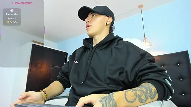 Snapshot of Lobo_17_ chatting on October 23, 2025, 3:50 am Lobo 17 online show from October 23, 2025, 3:50 am