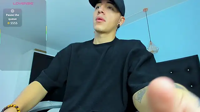 Snapshot of Lobo_17_ chatting on October 24, 2025, 4:20 am Lobo 17 online show from October 24, 2025, 4:20 am