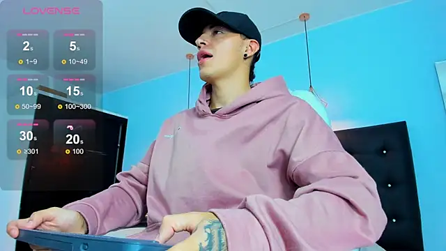 Snapshot of Lobo_17_ chatting on November 2, 2025, 2:47 am Lobo 17 online show from November 2, 2025, 2:47 am