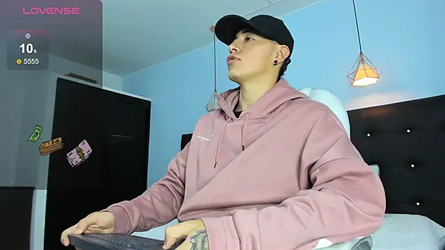 Lobo 17  online show from December 16, 2025, 3:44 am