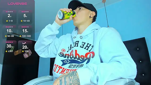 Lobo 17  online show from December 17, 2025, 3:34 am