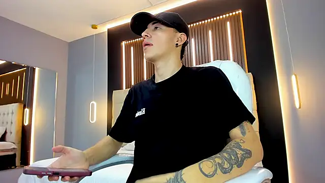 Lobo 17  online show from February 11, 2026, 10:48 pm