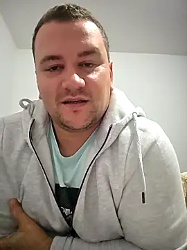 KarlosCarutox online show from September 29, 2025, 5:51 pm