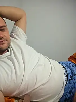 KarlosCarutox online show from October 3, 2025, 7:11 pm