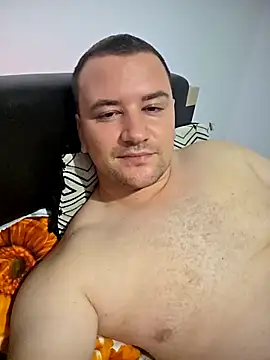 KarlosCarutox online show from October 7, 2025, 7:44 pm