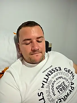 KarlosCarutox online show from October 11, 2025, 6:06 pm