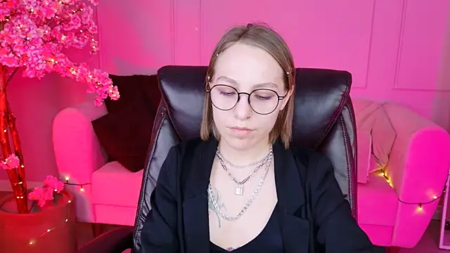 AphexQueen online show from December 13, 2024, 4:16 pm