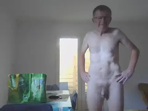 naturiste974 online show from February 4, 2025, 8:46 am