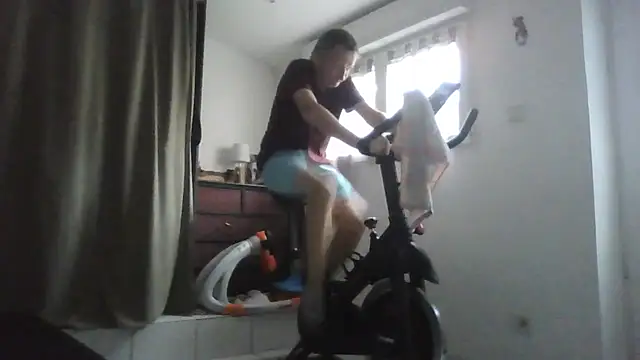 naturiste974 online show from April 13, 2026, 6:08 am