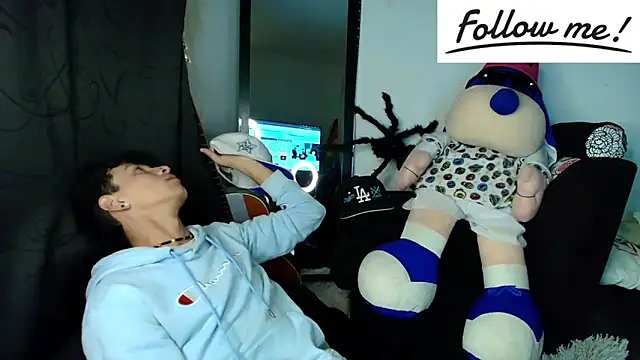 Snapshot of twink_sebas_ chatting on December 11, 2024, 4:39 am twink sebas online show from December 11, 2024, 4:39 am