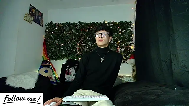 Snapshot of twink_sebas_ chatting on January 10, 2025, 5:05 am twink sebas online show from January 10, 2025, 5:05 am