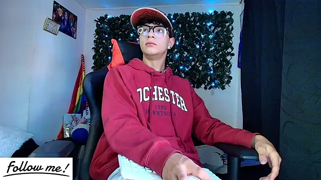 Snapshot of twink_sebas_ chatting on January 11, 2025, 2:15 pm twink sebas online show from January 11, 2025, 2:15 pm