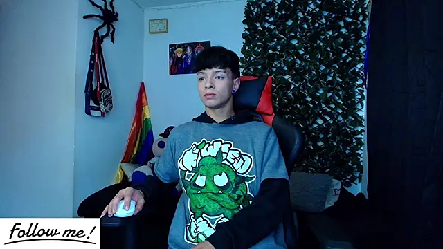 Snapshot of twink_sebas_ chatting on January 17, 2025, 5:41 pm twink sebas online show from January 17, 2025, 5:41 pm