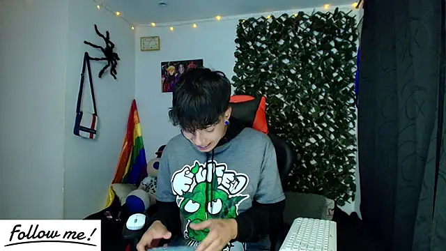 Snapshot of twink_sebas_ chatting on January 18, 2025, 12:35 am twink sebas online show from January 18, 2025, 12:35 am