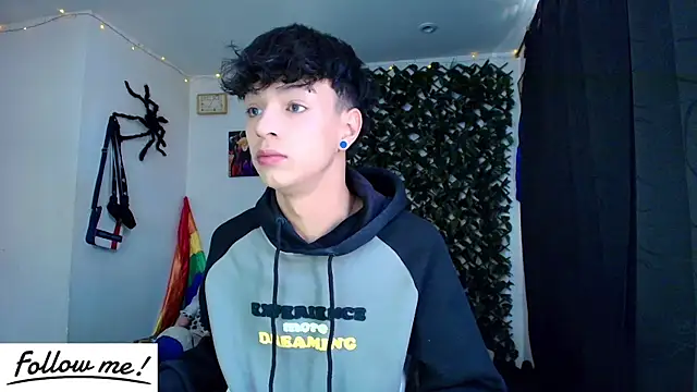 Snapshot of twink_sebas_ chatting on January 20, 2025, 4:55 pm twink sebas online show from January 20, 2025, 4:55 pm