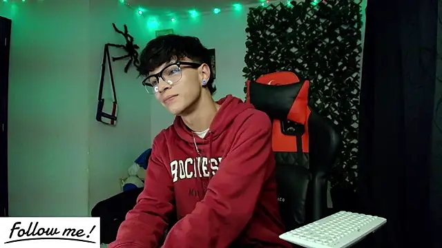 Snapshot of twink_sebas_ chatting on January 22, 2025, 6:10 am twink sebas online show from January 22, 2025, 6:10 am