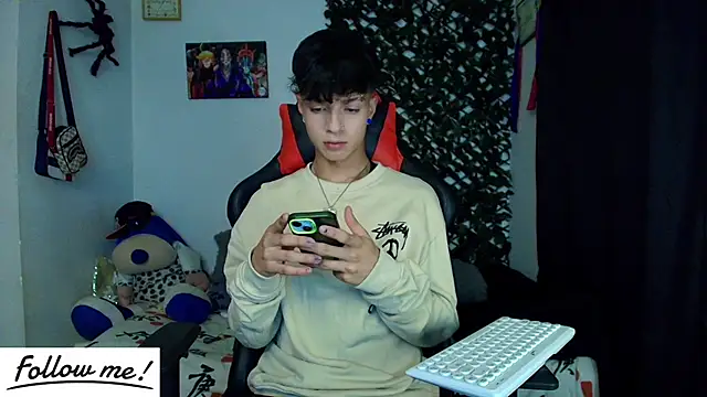 Snapshot of twink_sebas_ chatting on January 29, 2025, 4:36 am twink sebas online show from January 29, 2025, 4:36 am